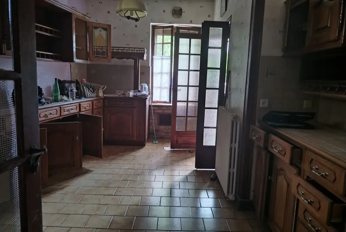 Maison spacieuse à vendre à La Guerche Sur L'Aubois 