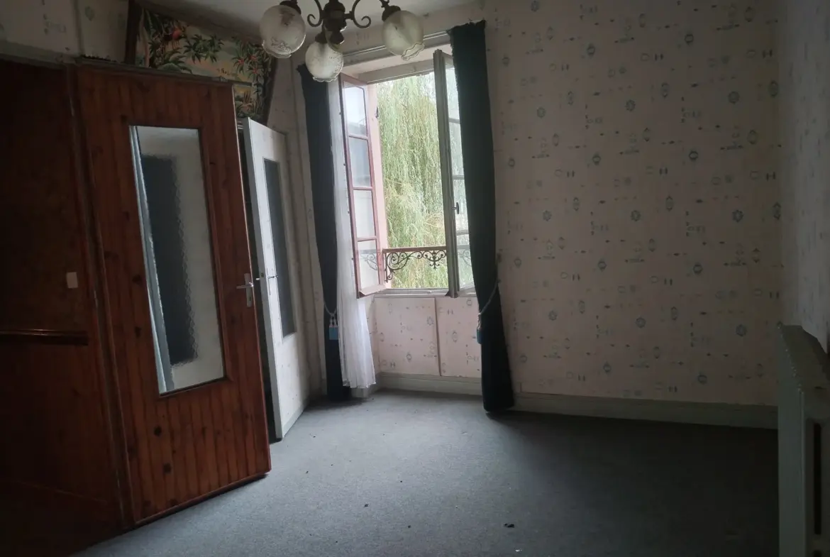 Maison spacieuse à vendre à La Guerche Sur L'Aubois 