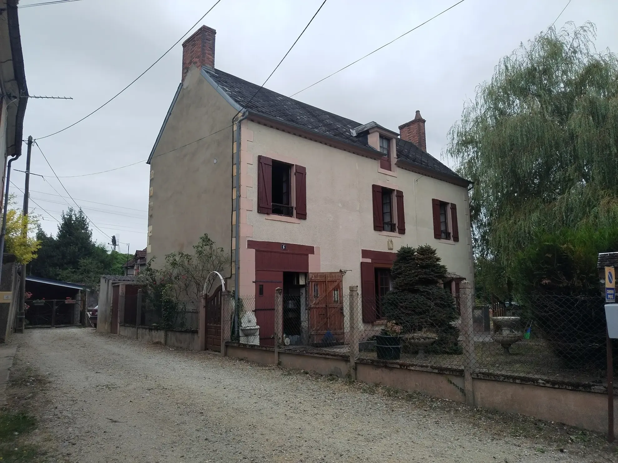 Maison spacieuse à vendre à La Guerche Sur L'Aubois 