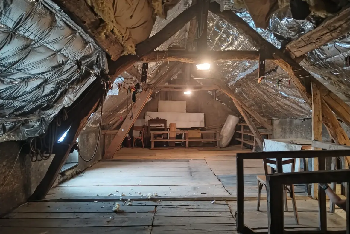 Maison spacieuse à vendre à La Guerche Sur L'Aubois 