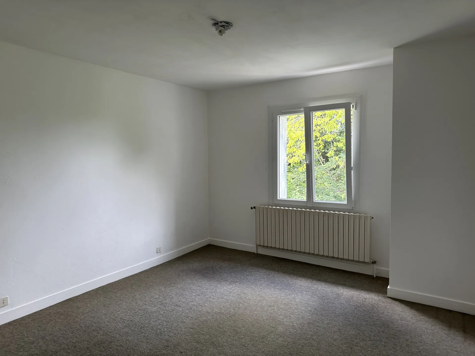 À vendre : Maison traditionnelle à rénover à Semussac, 6 chambres 