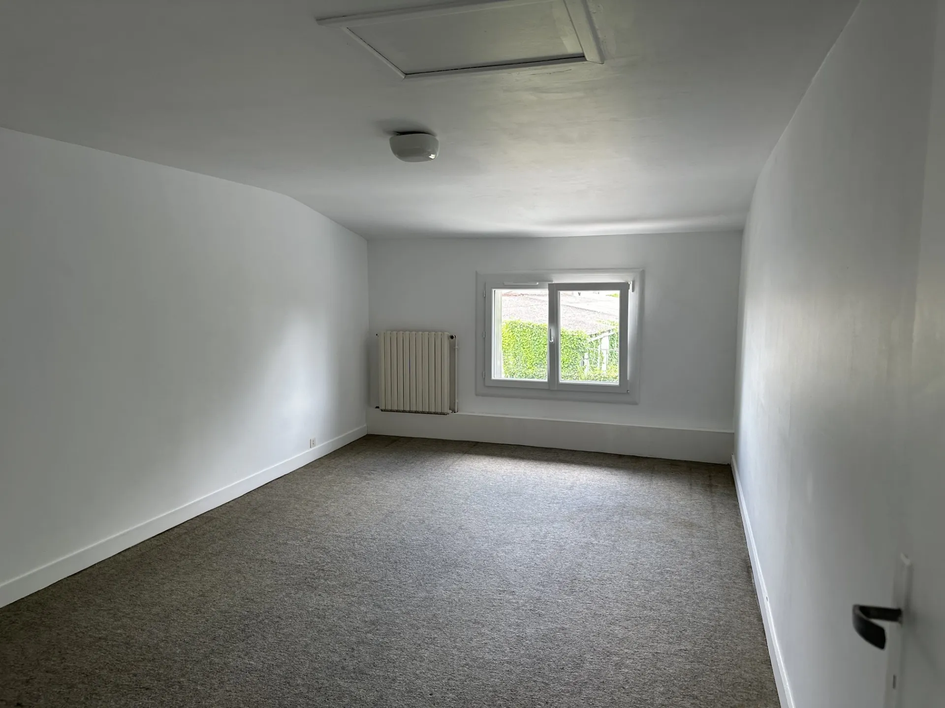 À vendre : Maison traditionnelle à rénover à Semussac, 6 chambres 