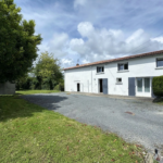 À vendre : Maison traditionnelle à rénover à Semussac, 6 chambres