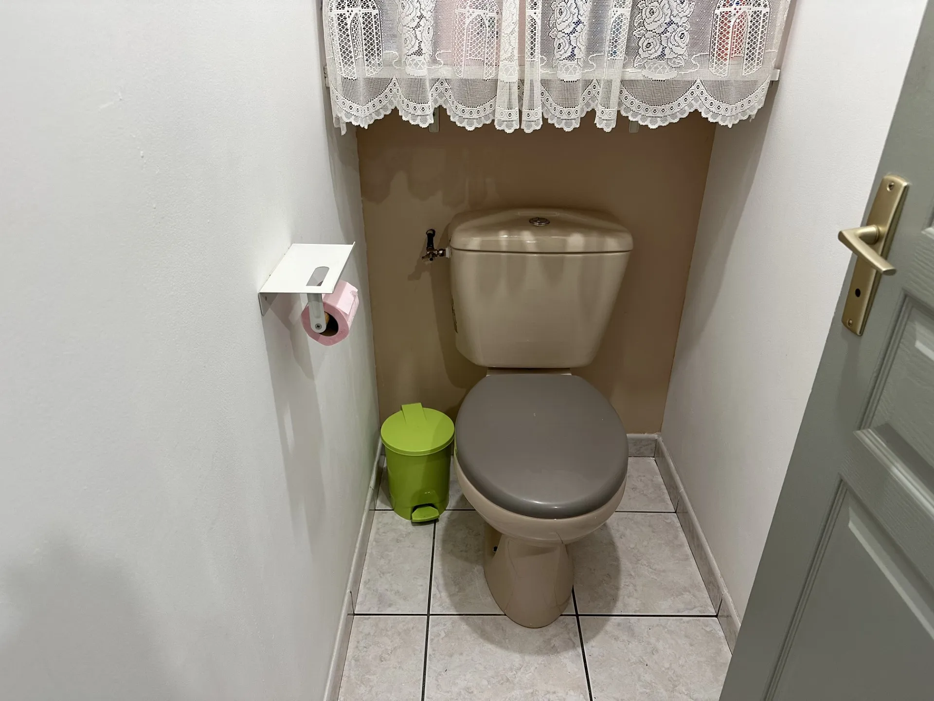 À vendre : Maison traditionnelle à rénover à Semussac, 6 chambres 