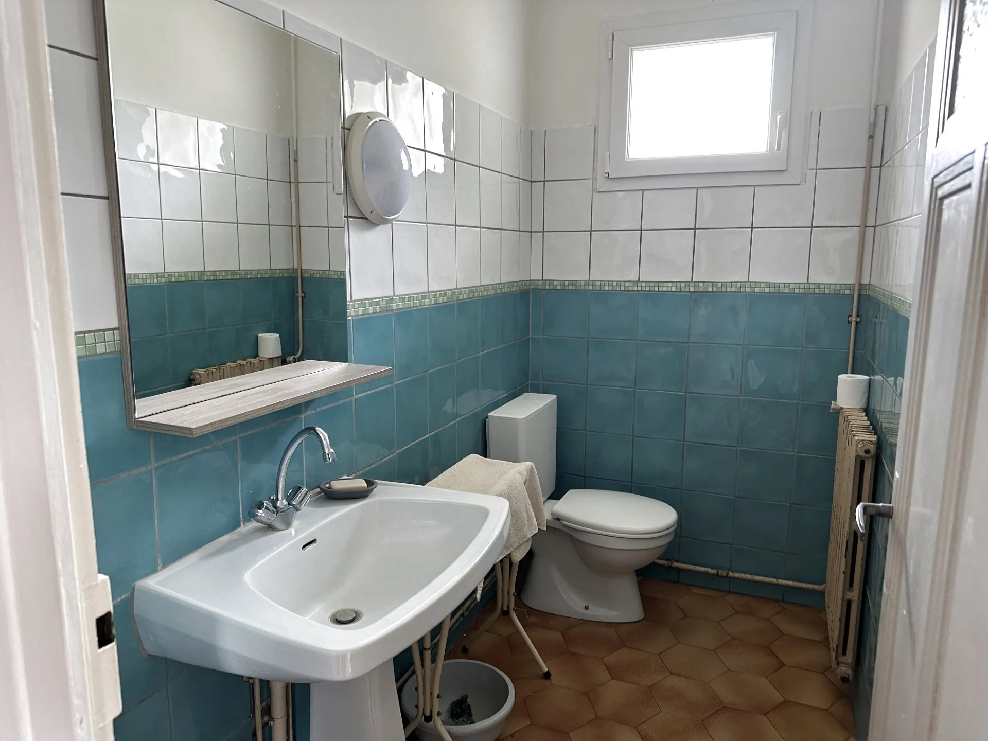 À vendre : Maison traditionnelle à rénover à Semussac, 6 chambres 