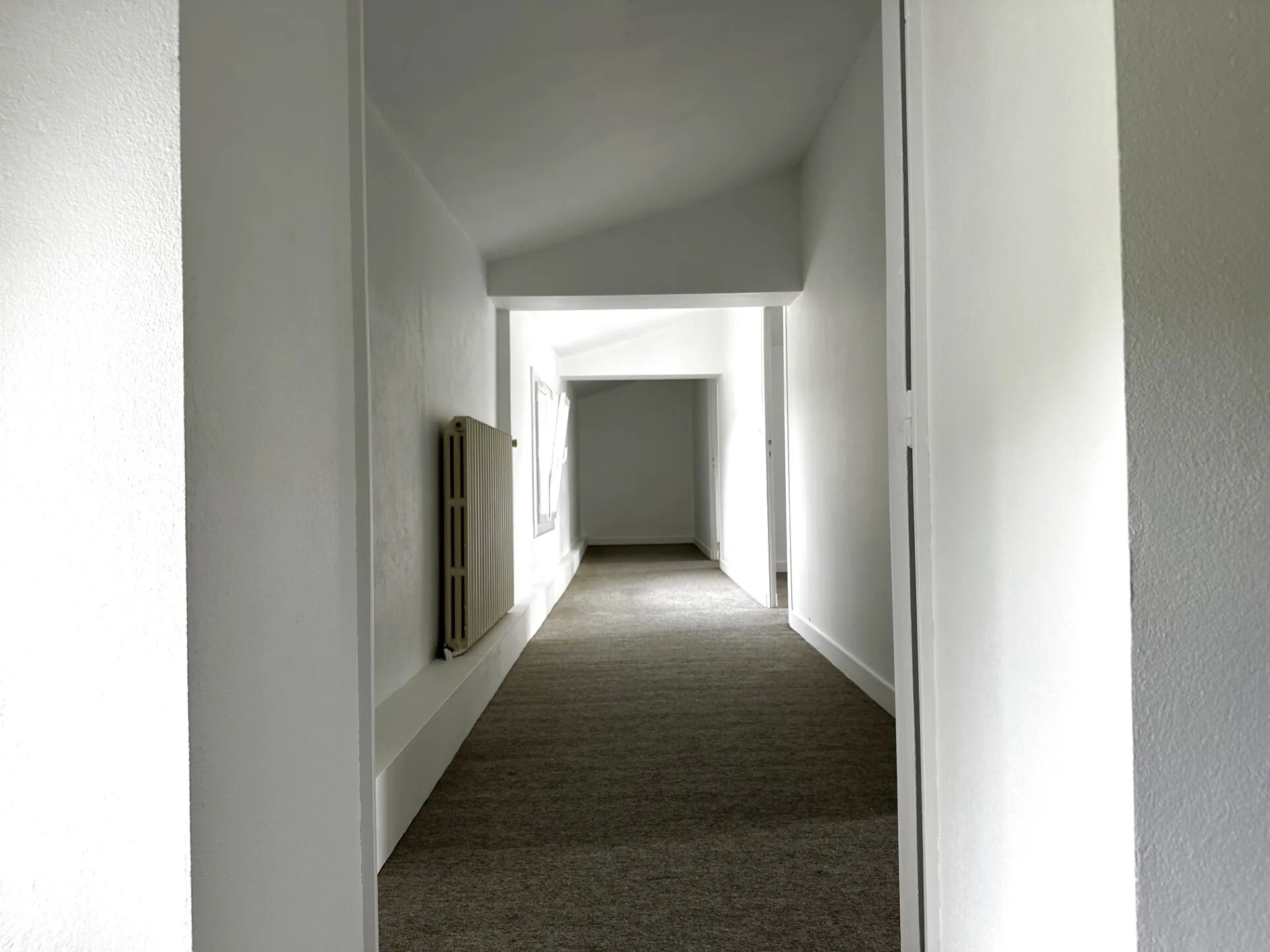 À vendre : Maison traditionnelle à rénover à Semussac, 6 chambres 
