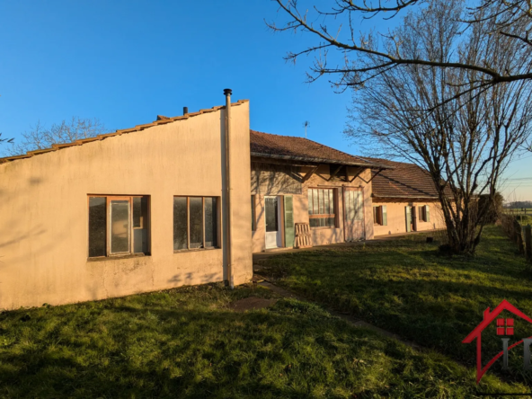 Maison indépendante avec dépendances à Pierre de Bresse 
