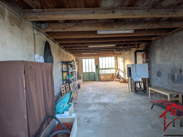 Maison indépendante avec dépendances à Pierre de Bresse 