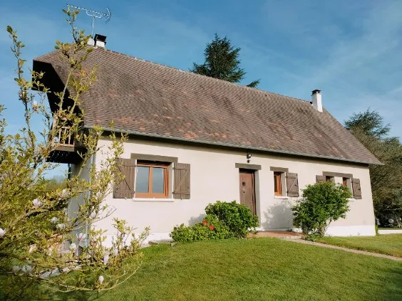Charmant pavillon avec 6000 m² de terrain à Orbec 