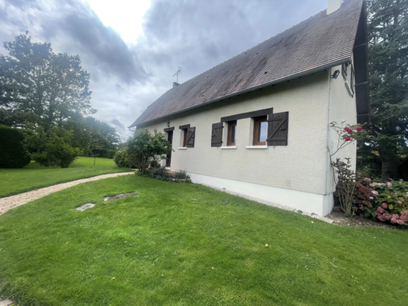 Charmant pavillon avec 6000 m² de terrain à Orbec 