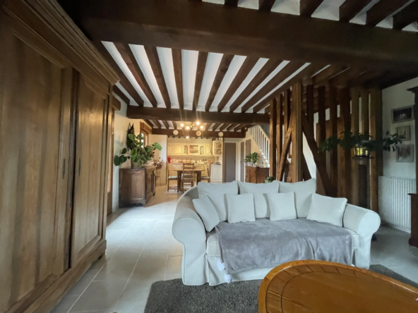 Charmant pavillon avec 6000 m² de terrain à Orbec 
