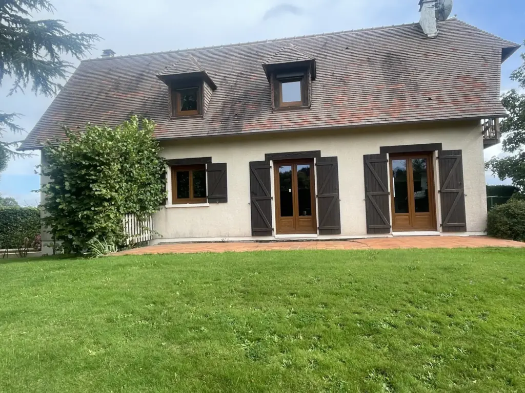 Charmant pavillon avec 6000 m² de terrain à Orbec