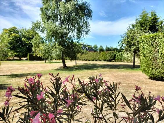 Charmant pavillon avec 6000 m² de terrain à Orbec 