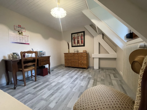 Charmant pavillon avec 6000 m² de terrain à Orbec 