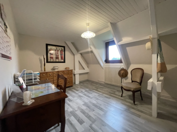 Charmant pavillon avec 6000 m² de terrain à Orbec 