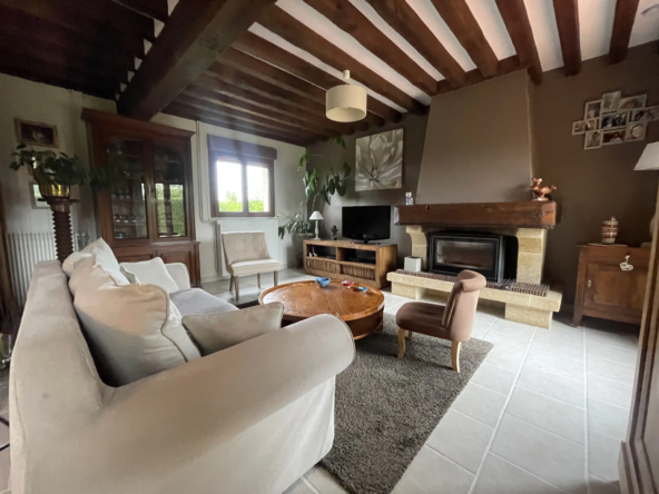 Charmant pavillon avec 6000 m² de terrain à Orbec 