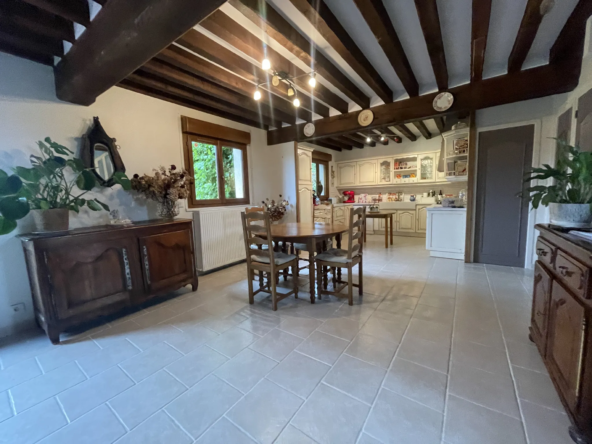 Charmant pavillon avec 6000 m² de terrain à Orbec 