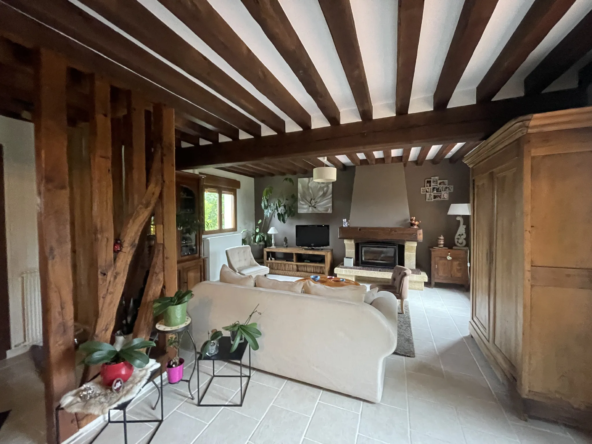Charmant pavillon avec 6000 m² de terrain à Orbec 