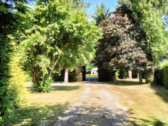 Charmant pavillon avec 6000 m² de terrain à Orbec 