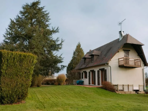 Charmant pavillon avec 6000 m² de terrain à Orbec 
