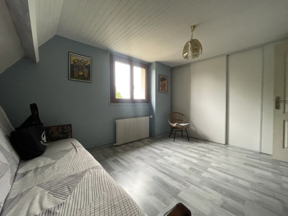 Charmant pavillon avec 6000 m² de terrain à Orbec 