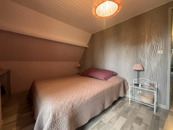 Charmant pavillon avec 6000 m² de terrain à Orbec 