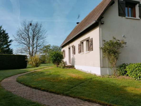 Charmant pavillon avec 6000 m² de terrain à Orbec 