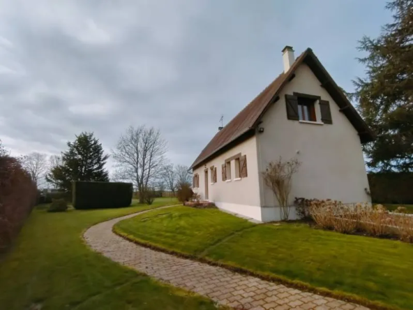 Charmant pavillon avec 6000 m² de terrain à Orbec 