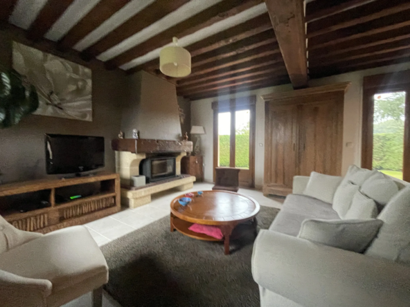 Charmant pavillon avec 6000 m² de terrain à Orbec 