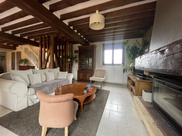 Charmant pavillon avec 6000 m² de terrain à Orbec 