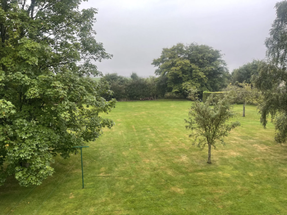 Charmant pavillon avec 6000 m² de terrain à Orbec 