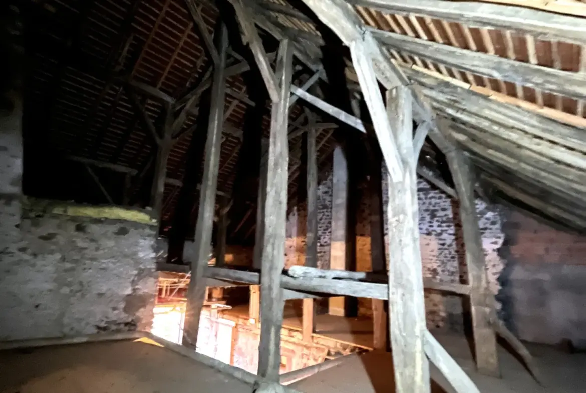 Maison de Village à Rénover avec Potentiel à Melisey 