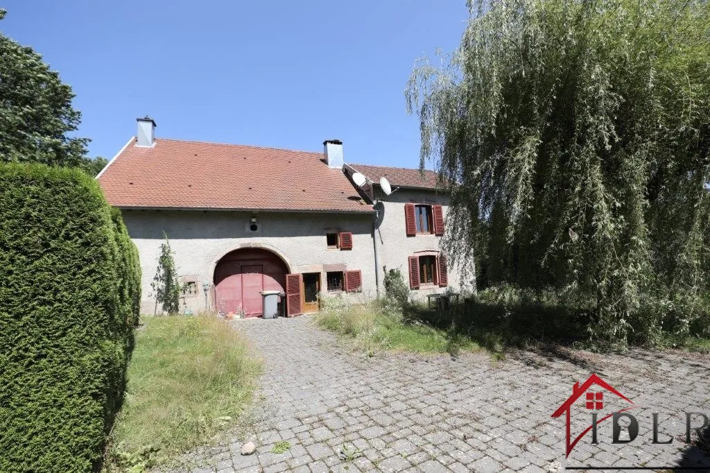 Maison de Village à Rénover avec Potentiel à Melisey 