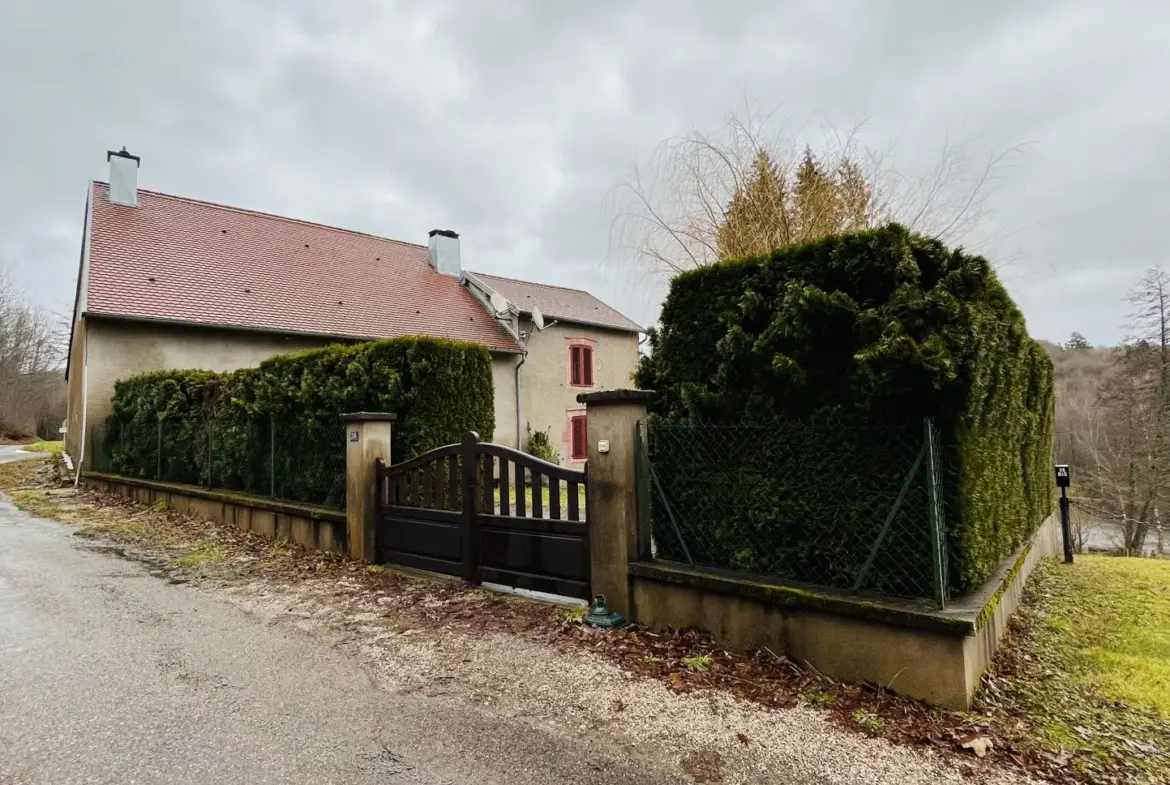 Maison de Village à Rénover avec Potentiel à Melisey 