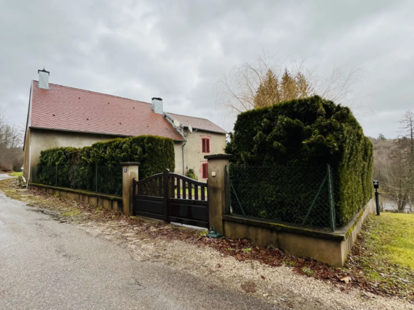 Maison de Village à Rénover avec Potentiel à Melisey 