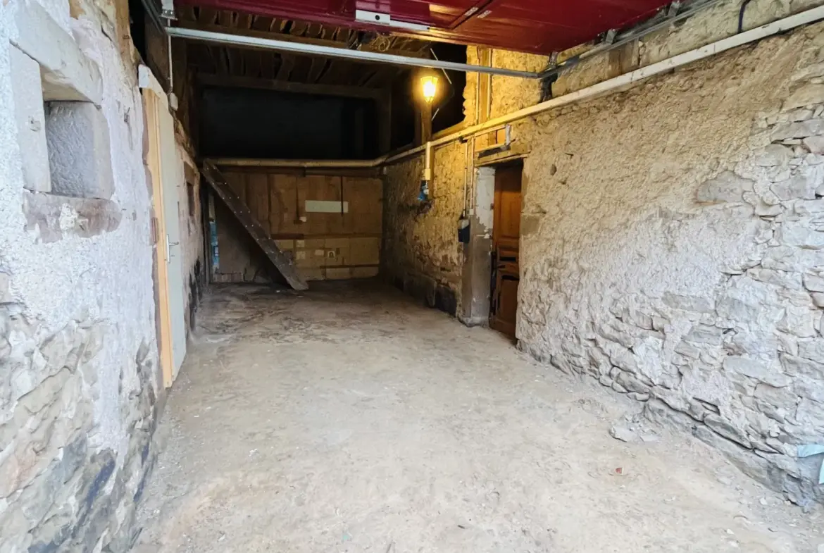 Maison de Village à Rénover avec Potentiel à Melisey 