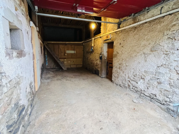 Maison de Village à Rénover avec Potentiel à Melisey 