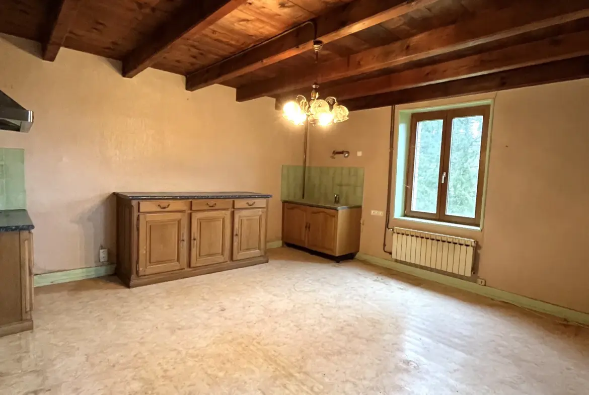 Maison de Village à Rénover avec Potentiel à Melisey 