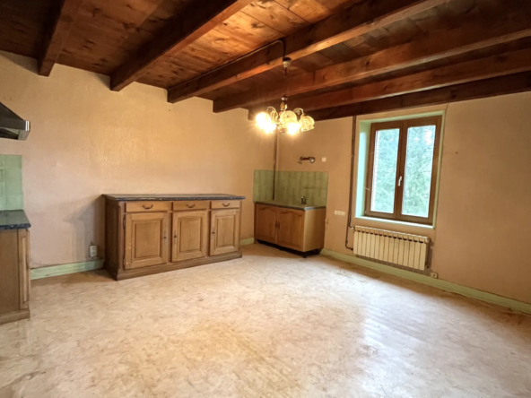 Maison de Village à Rénover avec Potentiel à Melisey 