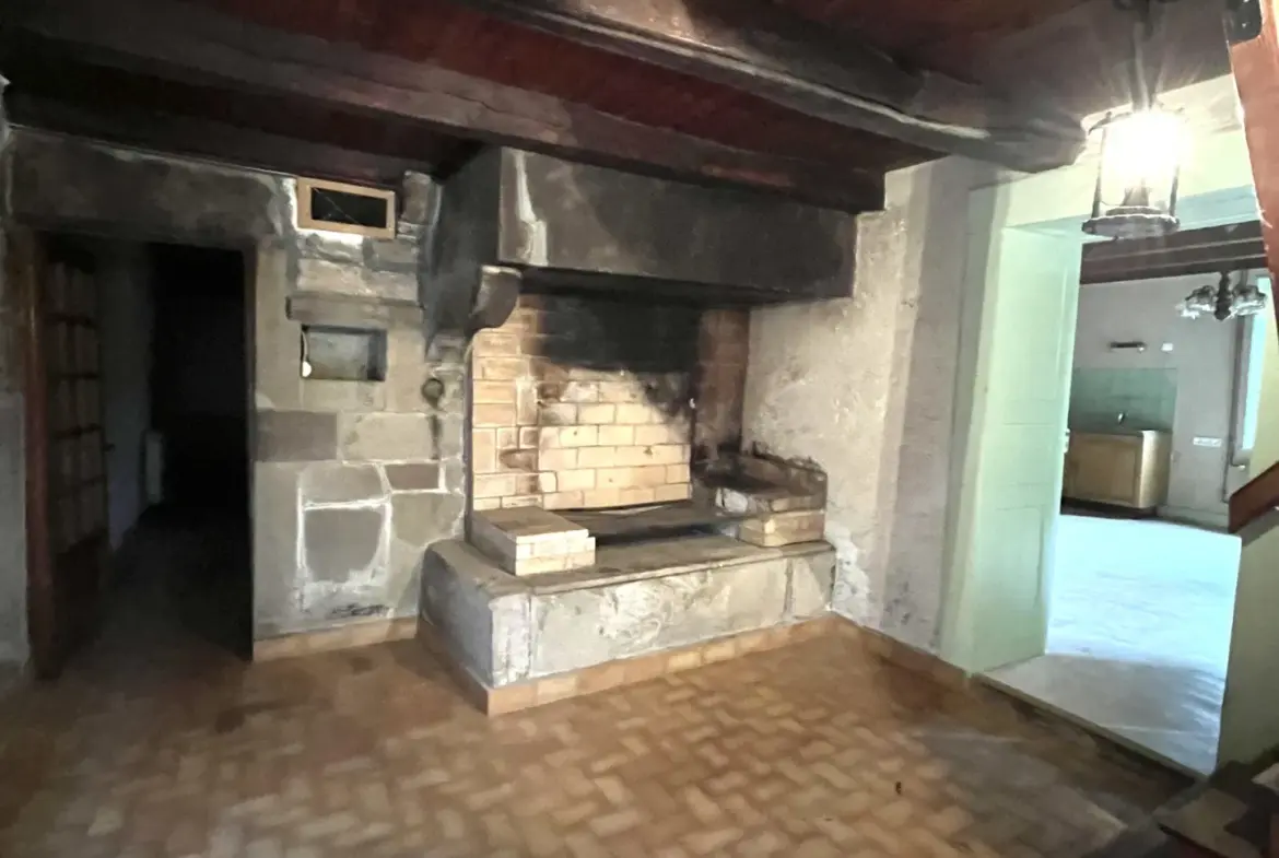 Maison de Village à Rénover avec Potentiel à Melisey 