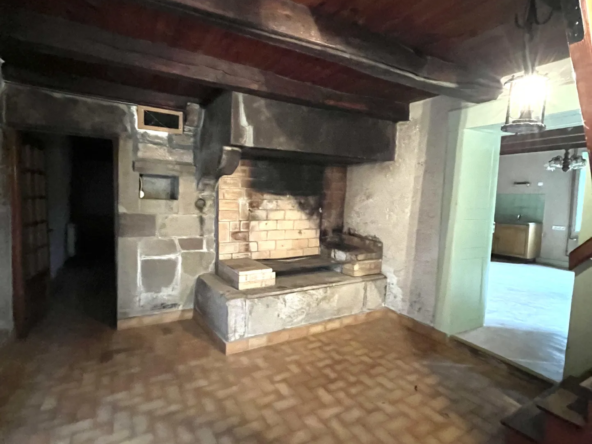 Maison de Village à Rénover avec Potentiel à Melisey 