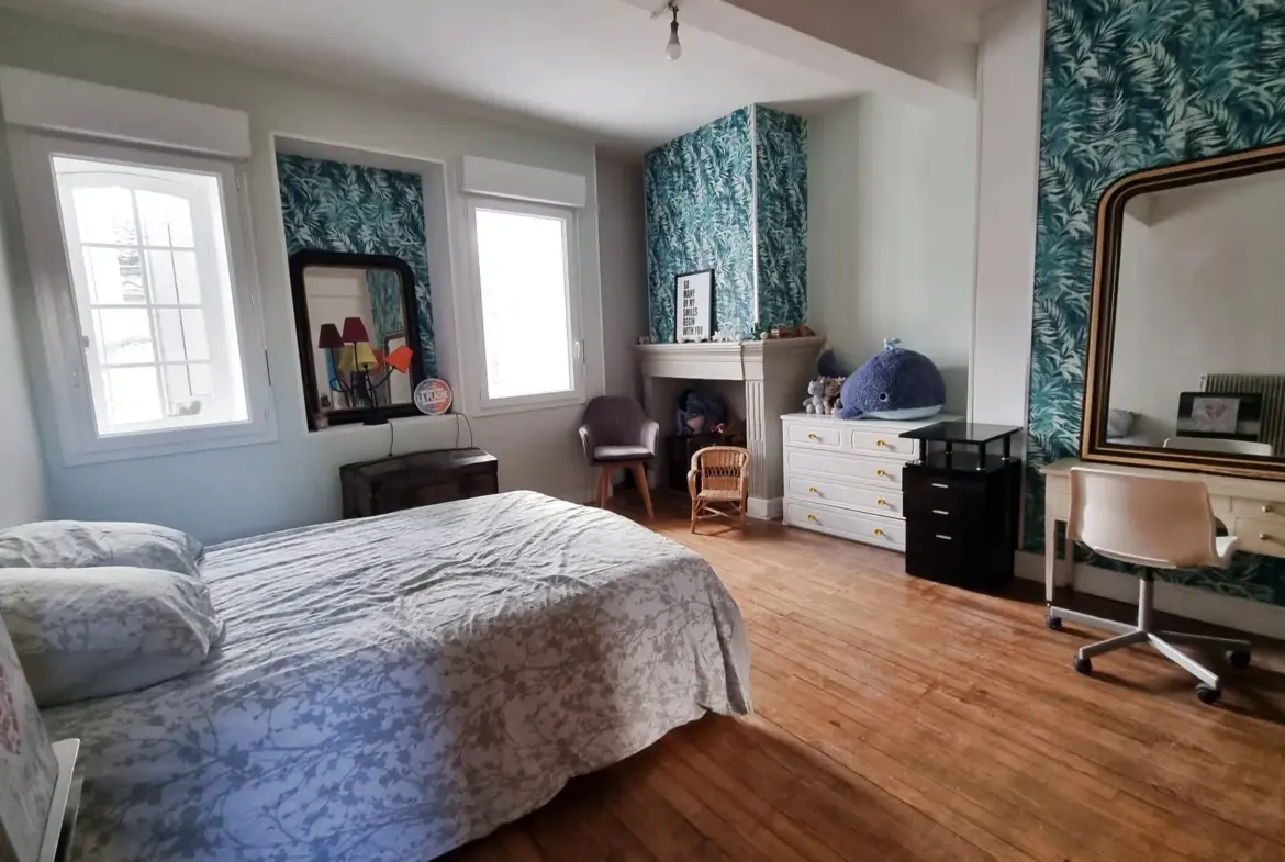 Belle Maison de Ville Rénovée à BAZAS - 200 m2 