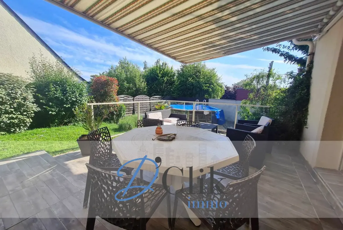 Maison à vendre à Changé avec piscine et jardin 