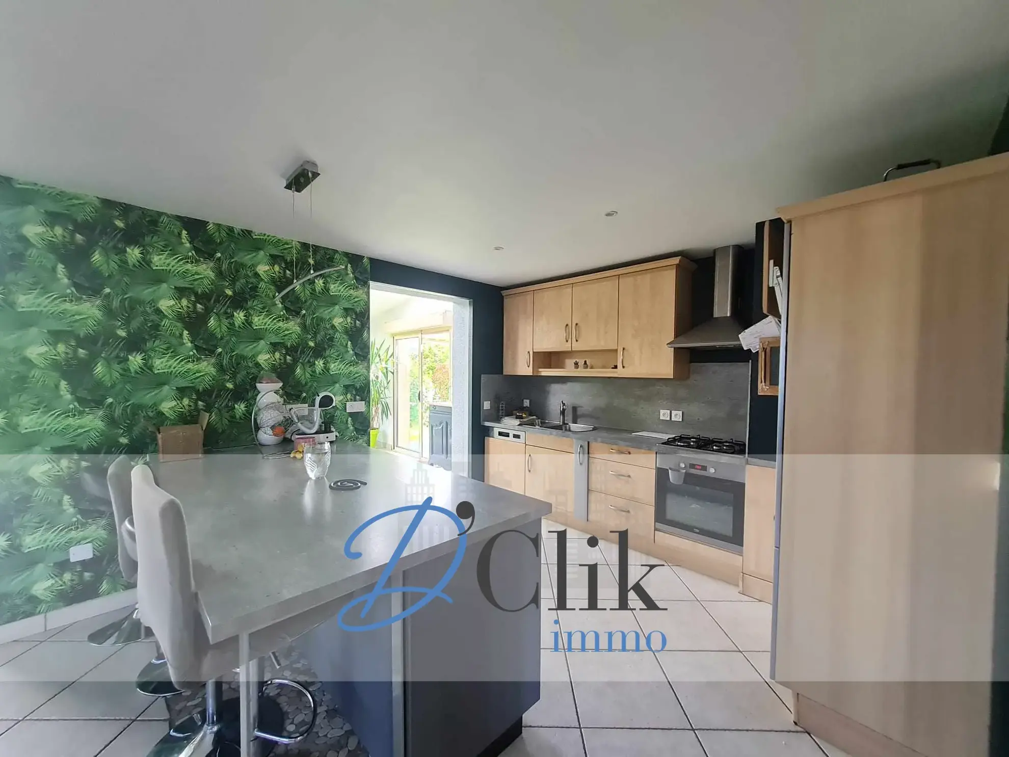 Maison à vendre à Changé avec piscine et jardin 