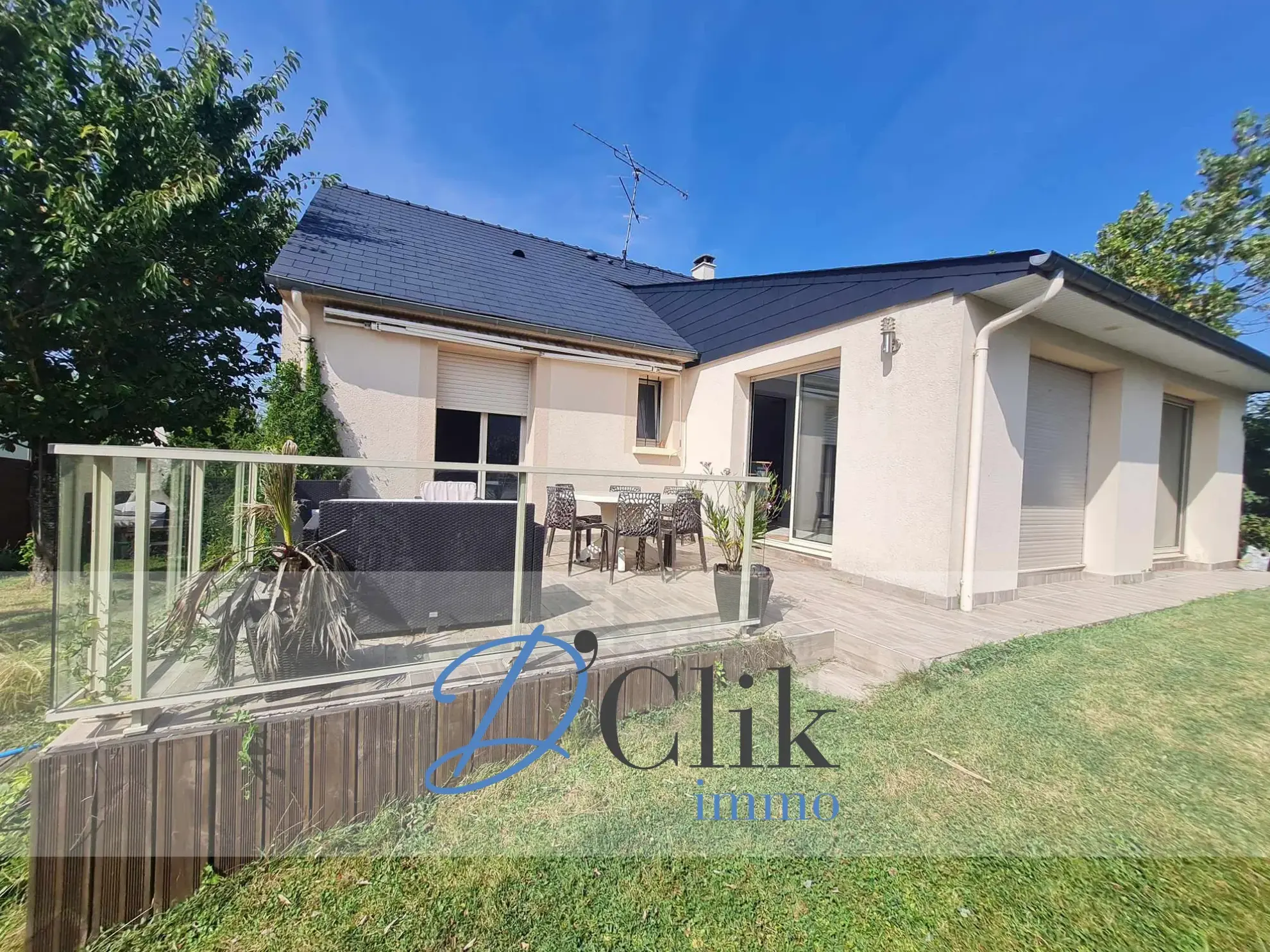 Maison à vendre à Changé avec piscine et jardin 