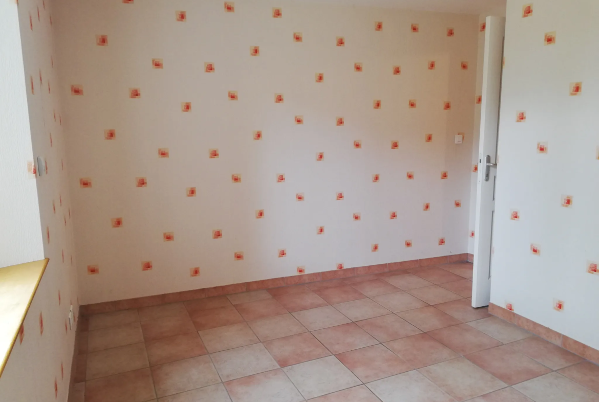 Maison spacieuse à vendre à Sées - 174 m² avec 4 chambres et jardin 