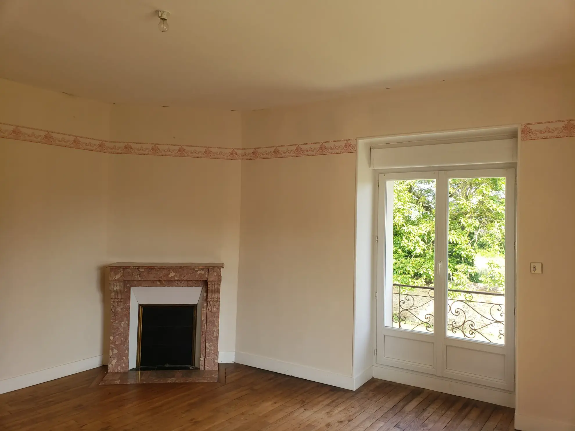 Maison spacieuse à vendre à Sées - 174 m² avec 4 chambres et jardin 