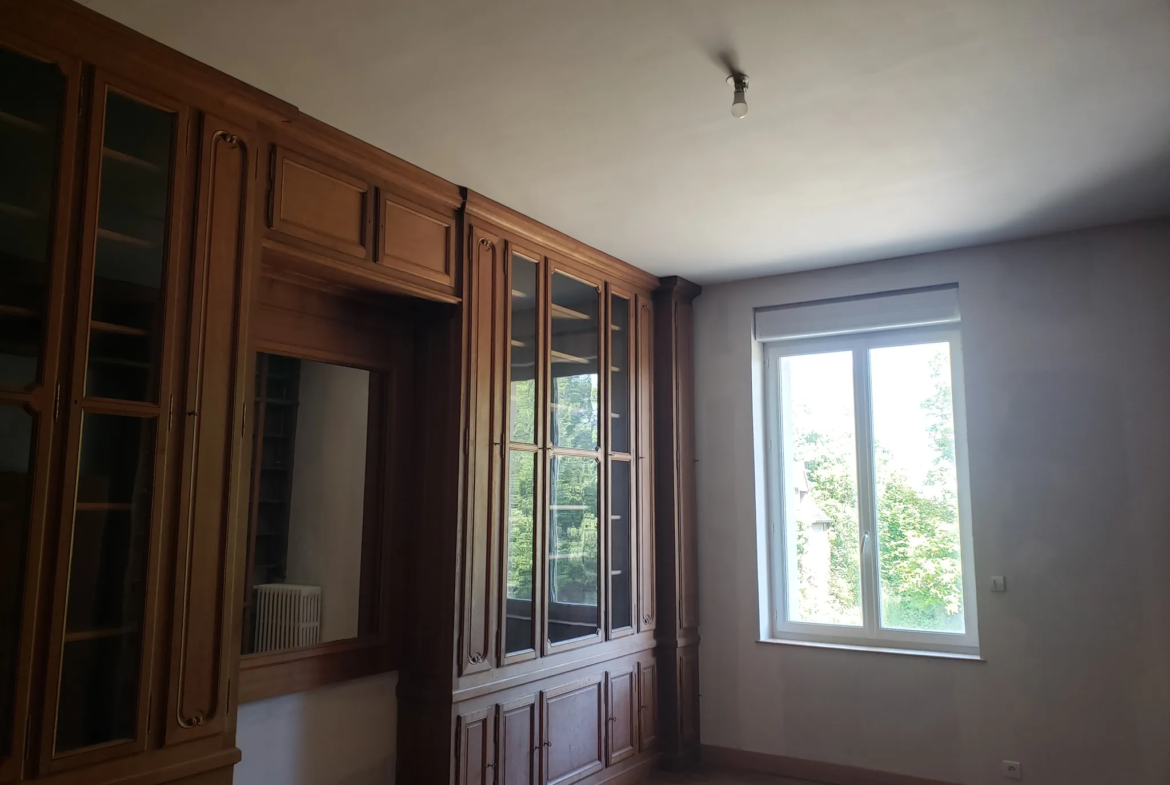 Maison spacieuse à vendre à Sées - 174 m² avec 4 chambres et jardin 