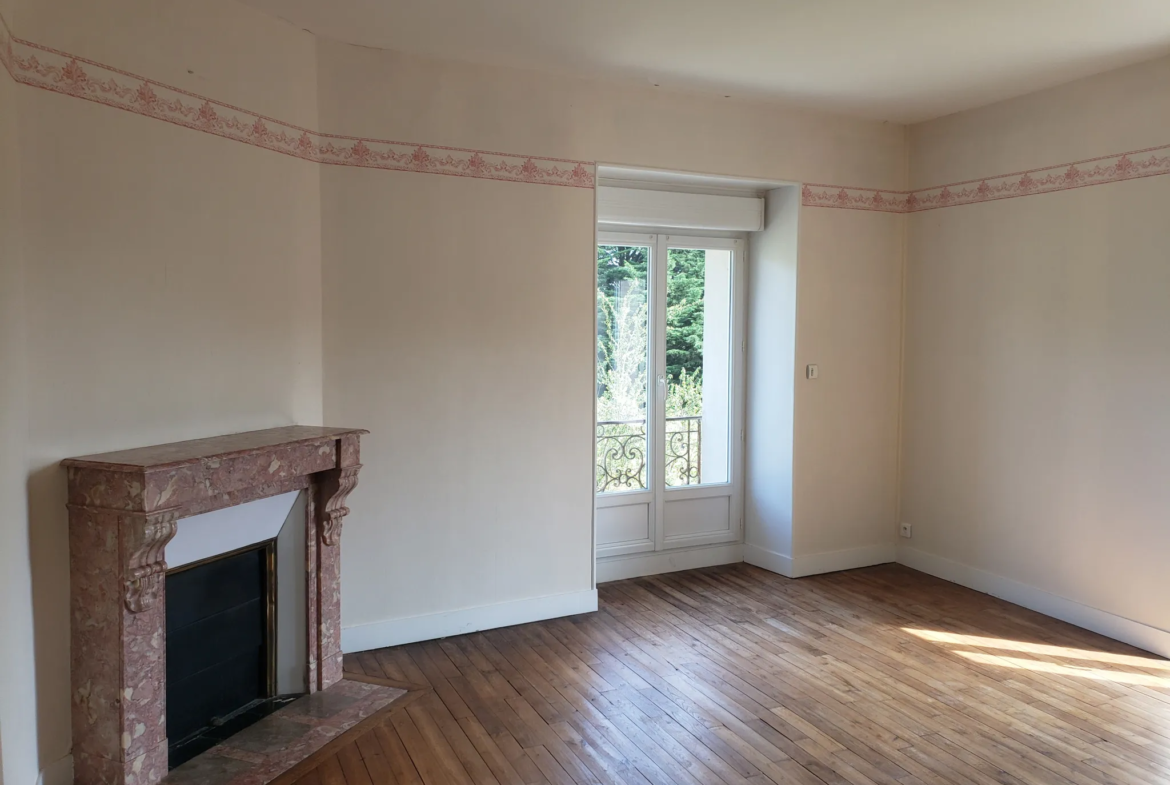 Maison spacieuse à vendre à Sées - 174 m² avec 4 chambres et jardin 
