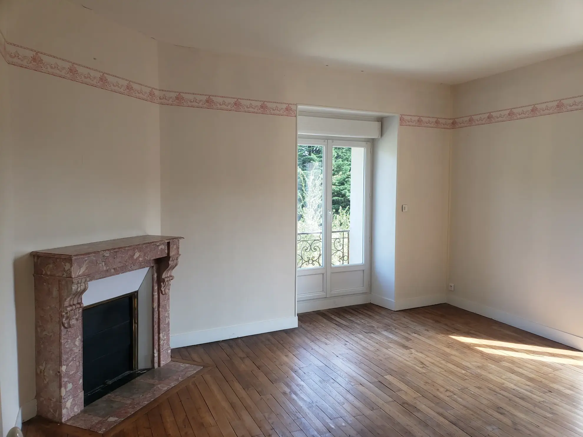 Maison spacieuse à vendre à Sées - 174 m² avec 4 chambres et jardin 